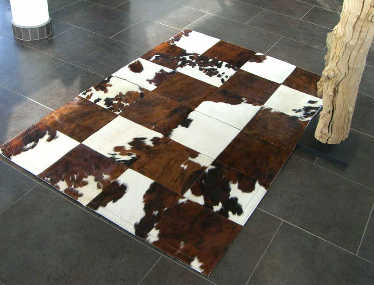 Tapis patchwork en peau de vache Normande claire.